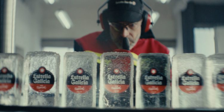 Estrella Galicia Brinda con Hielo para Celebrar su “Mejor Decisión” y sus 120 Años
