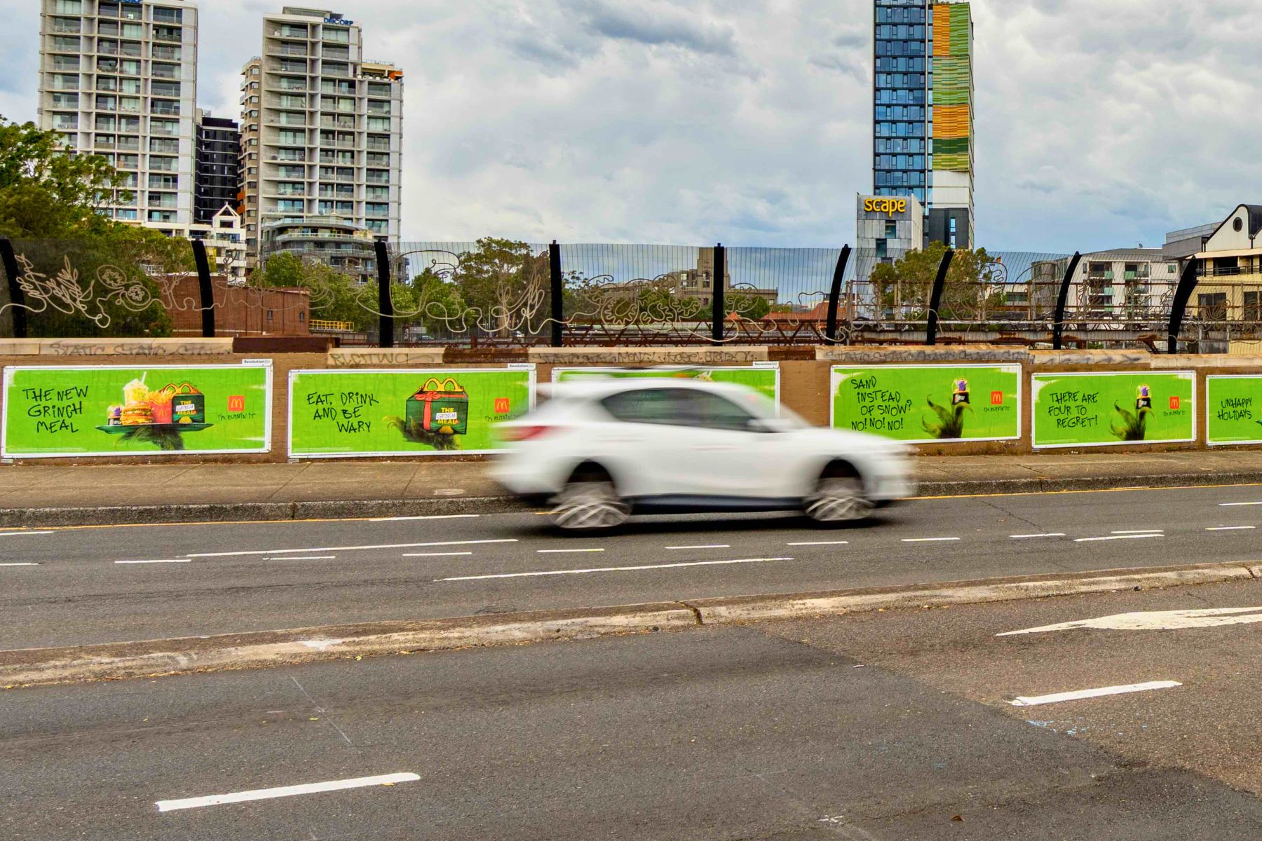 McDonald’s Invade Sydney con el Grinch en su Campaña Navideña de Verano