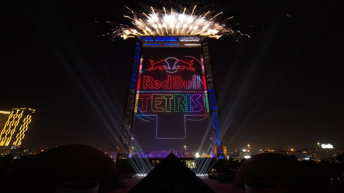 Red Bull Transforma 2.800 Drones en el Tetris más Grande del Mundo en el Cielo de Dubái.