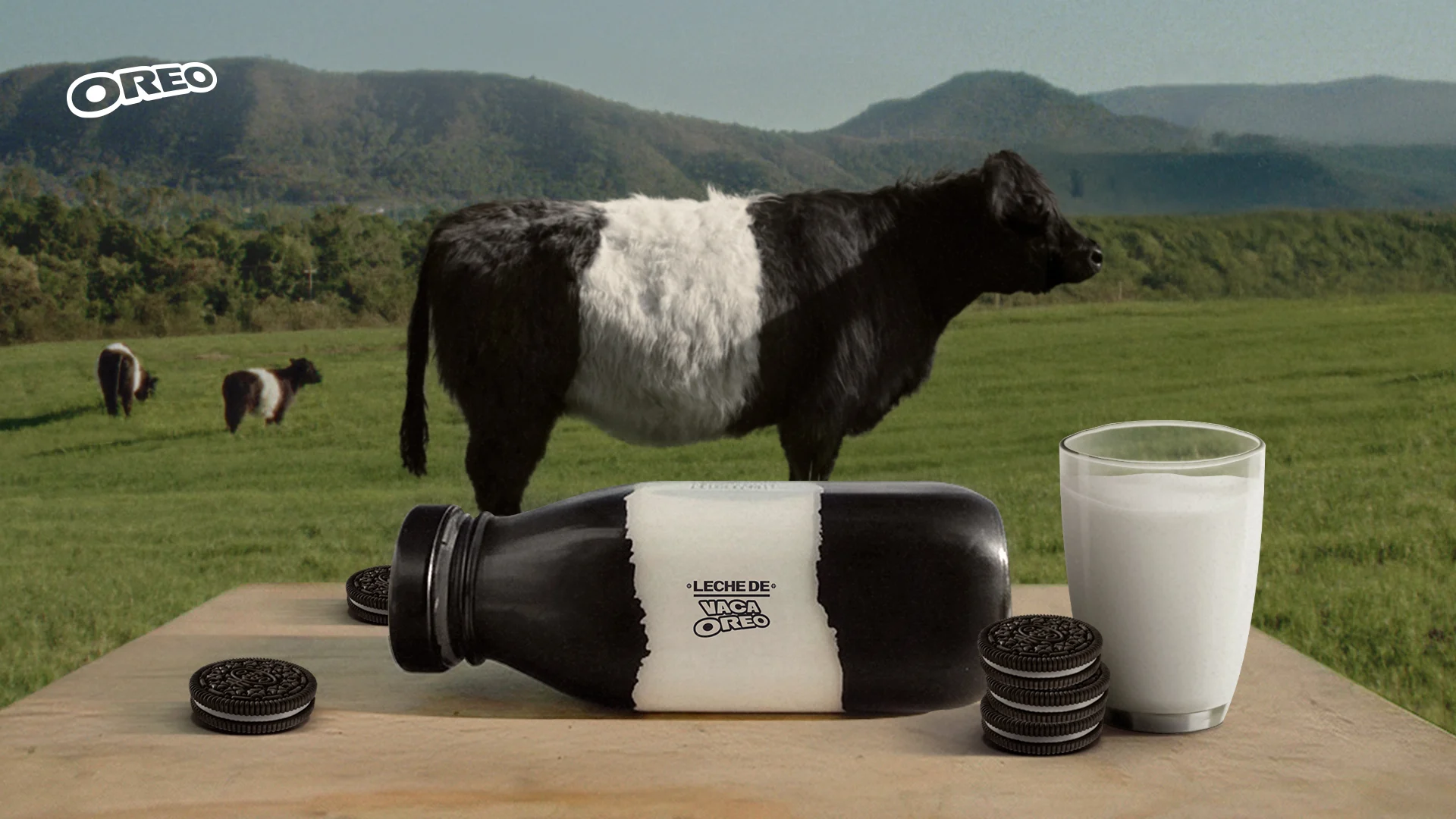 Oreo y las "vacas galleta": El ritual de mojar en leche se vuelve documental en México