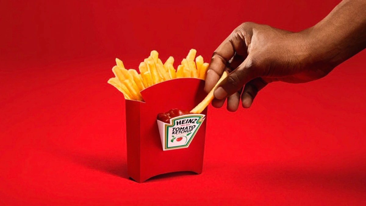 Heinz Revoluciona el Packaging: Nace el "Heinz Dipper" con Compartimento para Kétchup Integrado