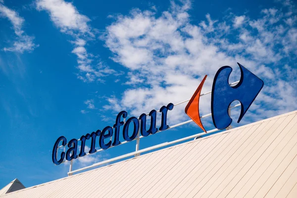 Alianza Estratégica en Retail Media: Carrefour, Carmila, Unlimitail y JCDecaux Impulsan la Publicidad Exterior Digital en Francia y España